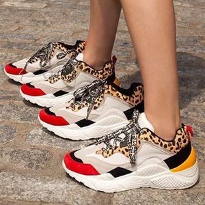 STEVE MADDEN Lace Up Chunky Sneakers